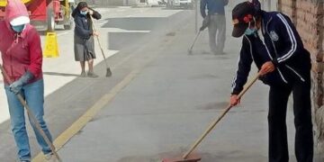 Ante caída de ceniza se suspenden clases presenciales en cinco cantones