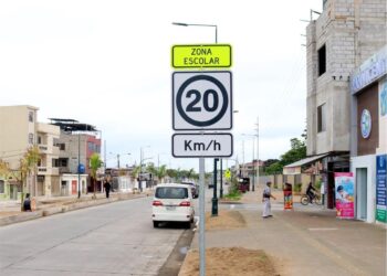 Movilidad implementó señalización en la Av. Luis Ángel León Román
