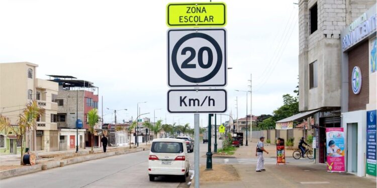 Movilidad implementó señalización en la Av. Luis Ángel León Román