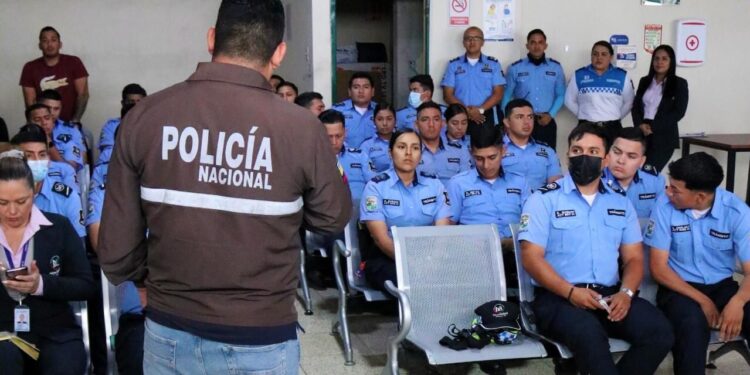Agentes de tránsito recibieron capacitación por parte del SIAT
