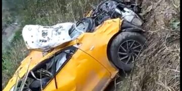 Taxi se fue al barranco