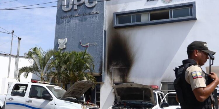 Aduanero sospechoso de comercializar y transportar material explosivo de uso militar