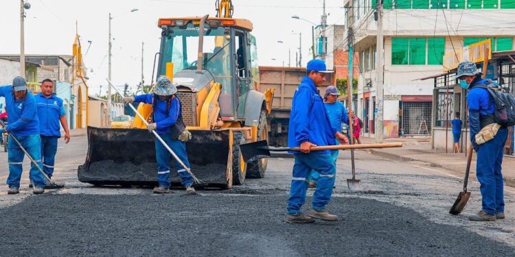 Municipio realizó bacheo en la Av. Las Palmeras