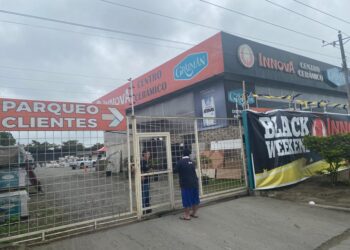Extranjero que murió en local comercial sufrió descarga eléctrica al saltar el cerramiento