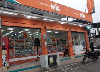 Sujeto armado asalto una farmacia en La Ferroviaria