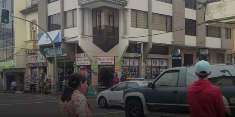 Roban 5 mil dólares de entidad comercial en Ambato