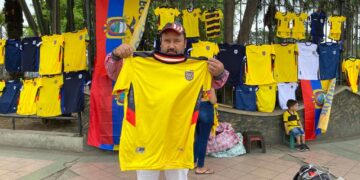 Se activa el comercio de las camisetas y accesorios de la Tri en el comercio de Machala