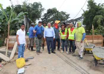 Prefectura coloca puente tipo bailey para unir las parroquias El Retiro y La Victoria