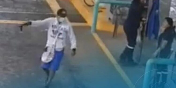Capturan a sujeto que asaltó gasolinera a mano armada