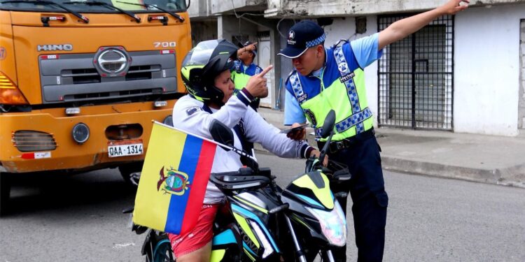 Movilidad continúa socializando cambio de sentido de la vía Limón