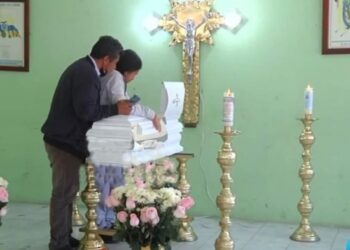 Policía llamado a juicio por el asesinato de su hija
