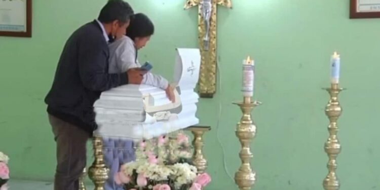 Policía llamado a juicio por el asesinato de su hija