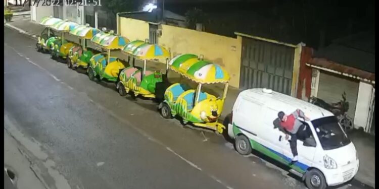 Sujeto no logró robarse una furgoneta