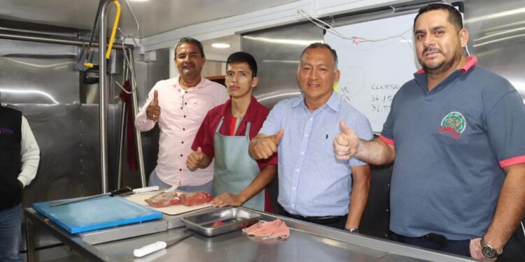 Prefectura entregó maquinaria a la Asociación de Productores “Las Orquídeas”