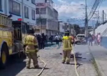 Turba incineró la motocicleta de un sospechoso de robo
