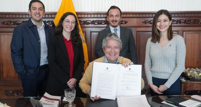 Presidente Guillermo Lasso firmó el Decreto Ejecutivo que convoca a referéndum