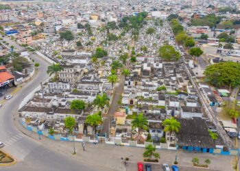Municipalidad adecenta cementerios por Día de los difuntos