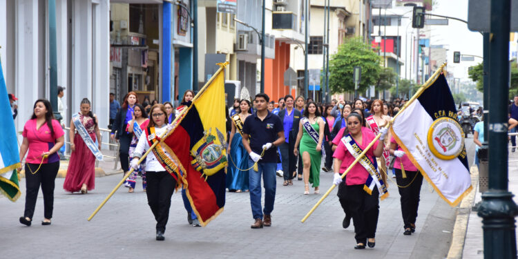 Con desfile y sesión solemne artesanos conmemoraron su día