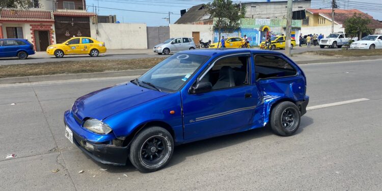 Persecución terminó con dos detenidos y municiones decomisadas