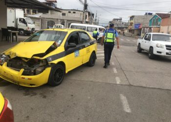 Posible falla en semáforo habría provocado accidente