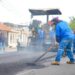Se continúan realizando trabajos de asfaltado en la Cdla. Las Brisas