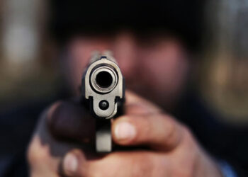 Gravemente herido al recibir un disparo en el tórax