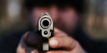 Se hizo el muerto para que no le sigan disparando