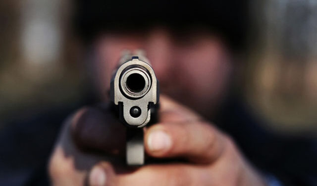 Se hizo el muerto para que no le sigan disparando