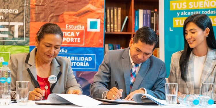 Alcalde suscribió convenio de cooperación Municipalidad de Machala y la UMET