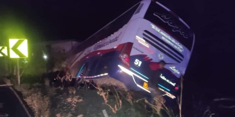 Bus que cubría la ruta Loja – Machala se accidentó