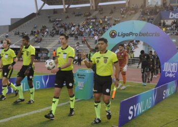 Árbitros para final entre Aucas y Barcelona SC ya están en Quito