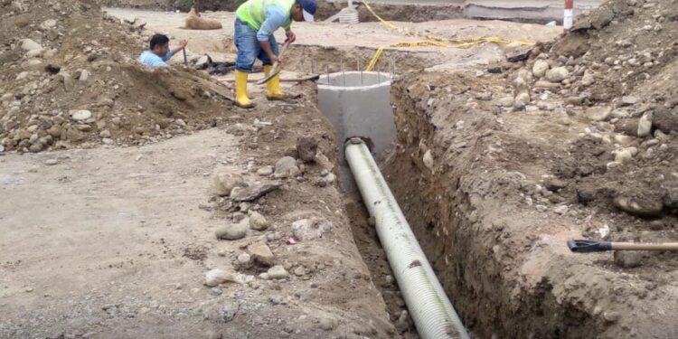 Aguas instaló tirante de alcantarillado en el barrio 24 de Septiembre