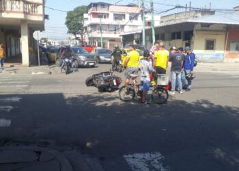 Motociclista herido al sufrir accidente de tránsito