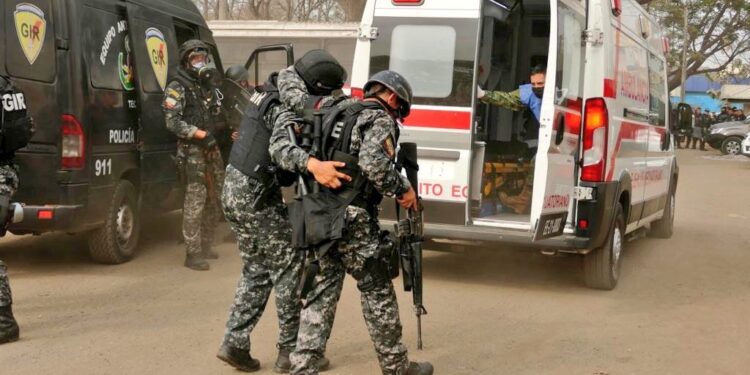 Seis policías heridos en balacera y detonaciones en la Penitenciaría del Litoral