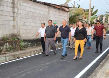 Prefectura de El Oro entregó mejoramiento vial en la Parroquia Tendales