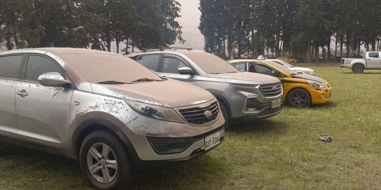 Alerta en Chimborazo por caída de ceniza