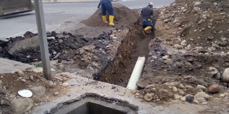 Instalaron tirante de alcantarillado en la Av. Circulación Sur y 11ava