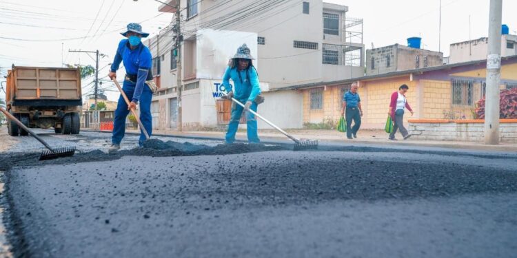 Asfaltan calle Francisca Pérez entre Av. 25 de Julio y Pajonal