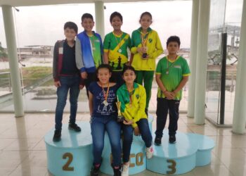 AJEDREZ ORENSE TRAJO 5 MEDALLAS DE QUEVEDO