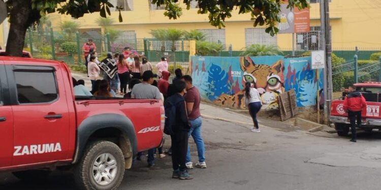 Explosión causó alarma en la Escuela de Educación Básica Guillermo Maldonado Valencia