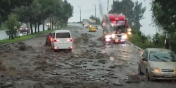 Fuerte precipitación provocó inundaciones en la capital