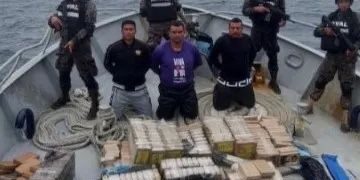 Tres ecuatorianos detenidos con 3.1 toneladas de sustancias ilícitas