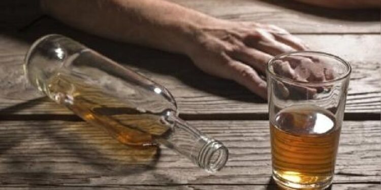 Se incrementa a 85 las personas intoxicadas por licor adulterado en el país
