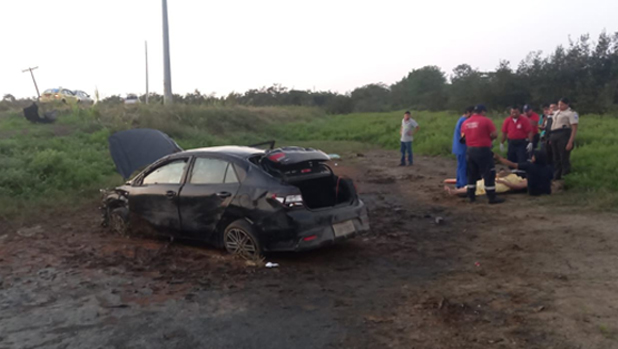Dos heridos al perder un carro pista en la curva de la muerte
