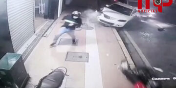 Un motociclista se salvó de ser atropellado