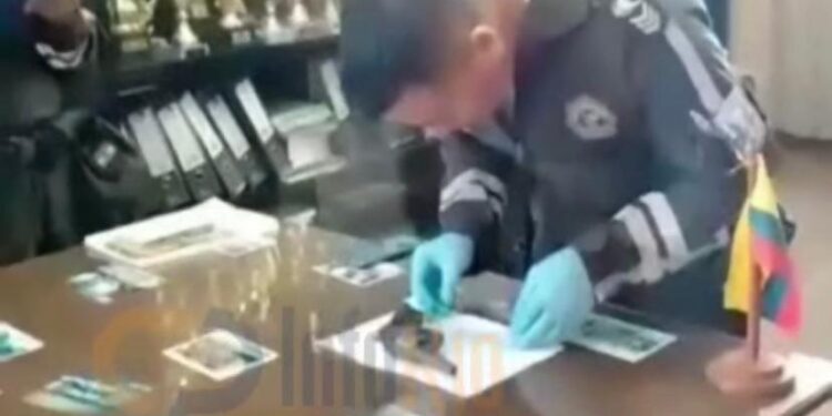 Un estudiante amenazó a un compañero con un arma de fuego dentro de un colegio