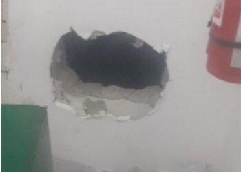 Al estilo topo roban 21 mil dólares en farmacia en Ambato