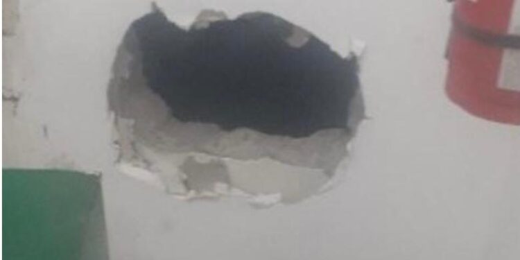 Al estilo topo roban 21 mil dólares en farmacia en Ambato