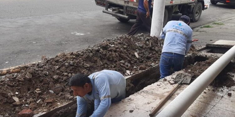 Aguas realizó la sustitución de red terciaria en la calle 4ta norte y 10 de agosto