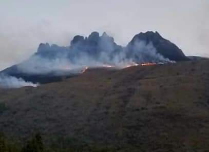 Incendio forestal en el parque nacional El Cajas